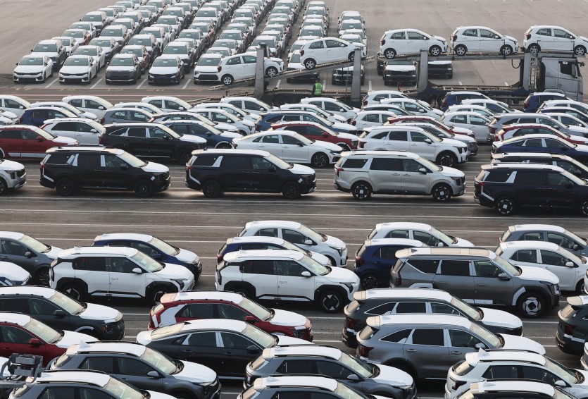 지난해 12월 29일 경기도 평택항에 수출용 자동차가 세워져 있는 모습. ⓒ연합뉴스